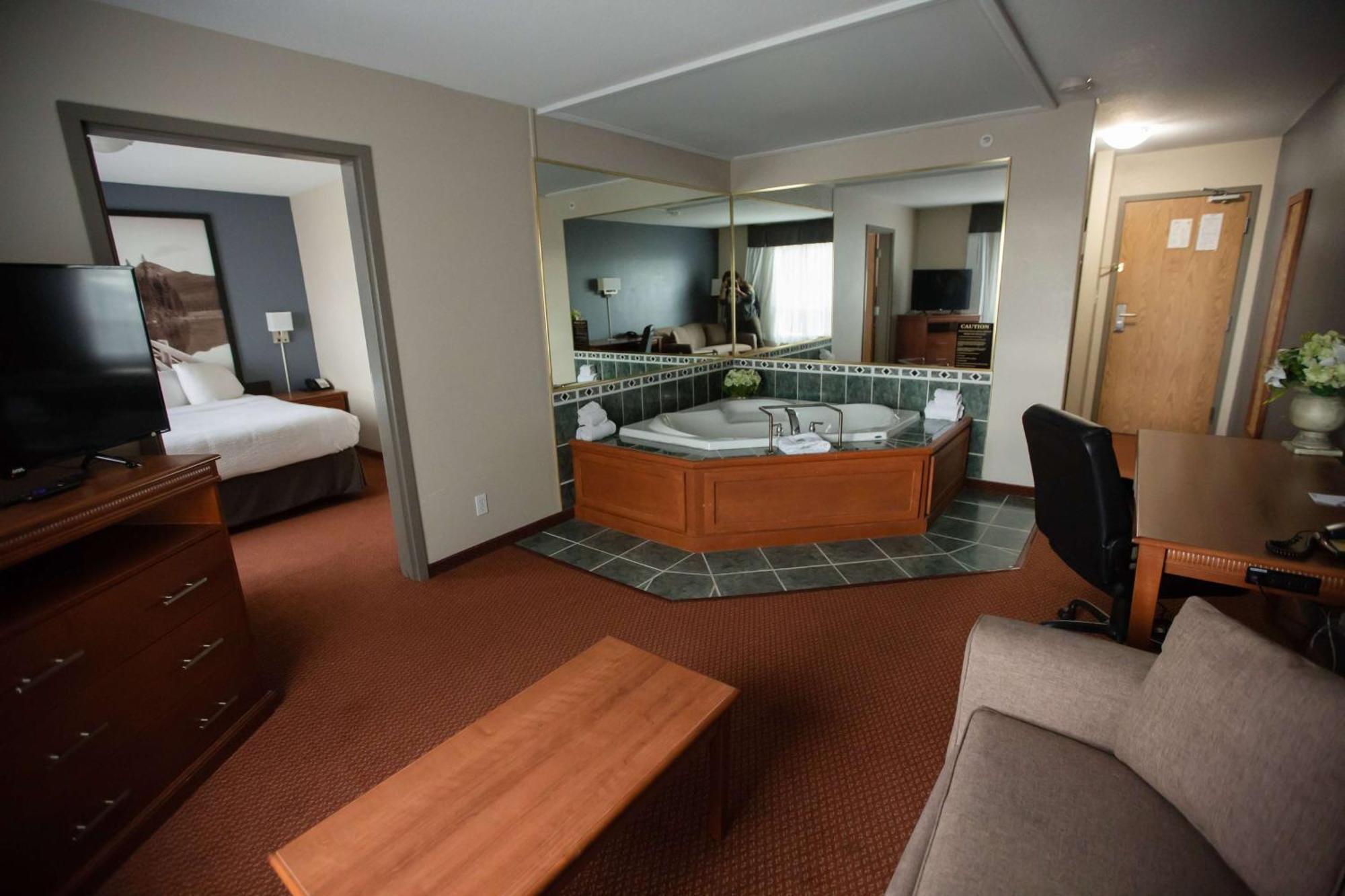 ซูเปอร์ 8 บาย วินด์แฮม ไวท์คอร์ต Hotel ไวท์คอร์ท ภายนอก รูปภาพ